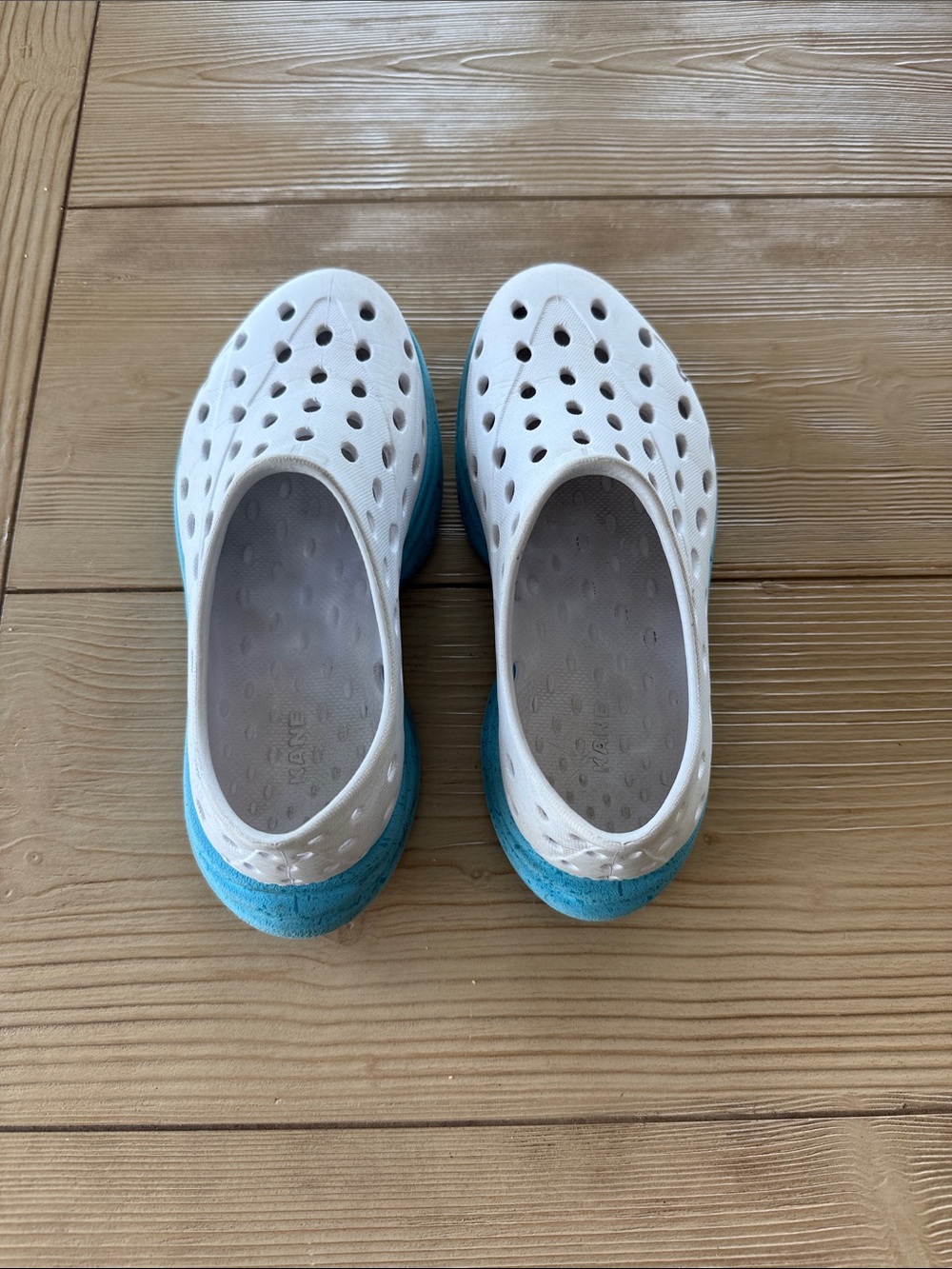 Kanes. Kids Breathable White Slip-On Sneakers with Blue Sole - Picture 2 of 4